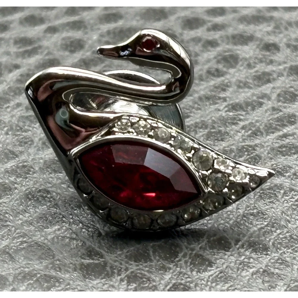 VTG Swarovski Swan Red Crystal Brooch Pin Tie Tack Gunmetal Dark Silver Tone